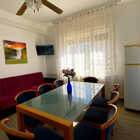 شقة Julia Apartmanhaz