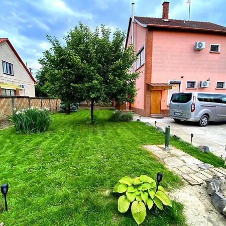 Apartament Julia Apartmanhaz *