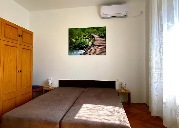 Julia Apartmanhaz *