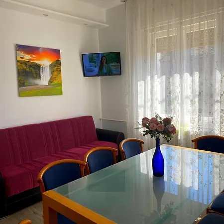 Julia Apartmanhaz *