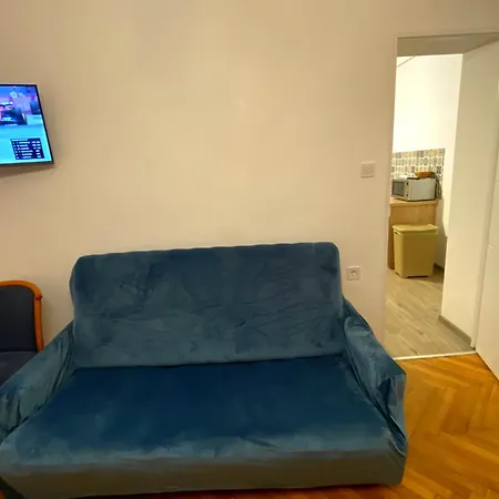 Julia Apartmanhaz *