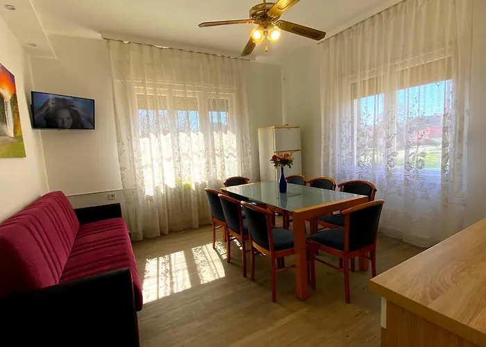 Julia Apartmanhaz Lägenhet Szeged